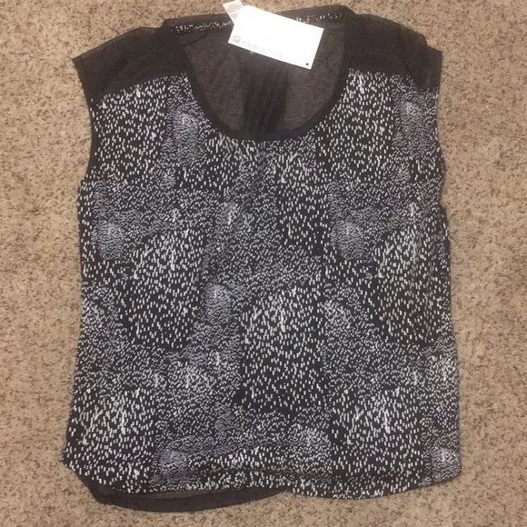 NWT Fabletics Vanessa Tee - Picture 4 of 4